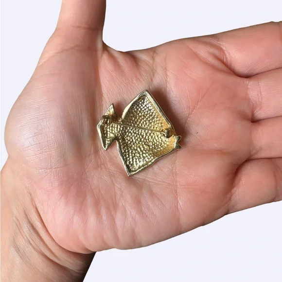 Vintage Gold Tone Fish Brooch Red Enamel Rhinestone Figural Pin Retro Statement - Picture 2 of 2